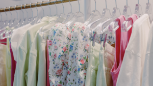 Como-deixar-as-suas-roupas-organizadas-no-armario