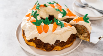 Bolo de cenoura com cobertura de cream cheese: uma receita irresistível!