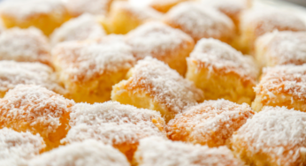 Bolo de cenoura com coco ralado: uma combinação de sabores irresistível!