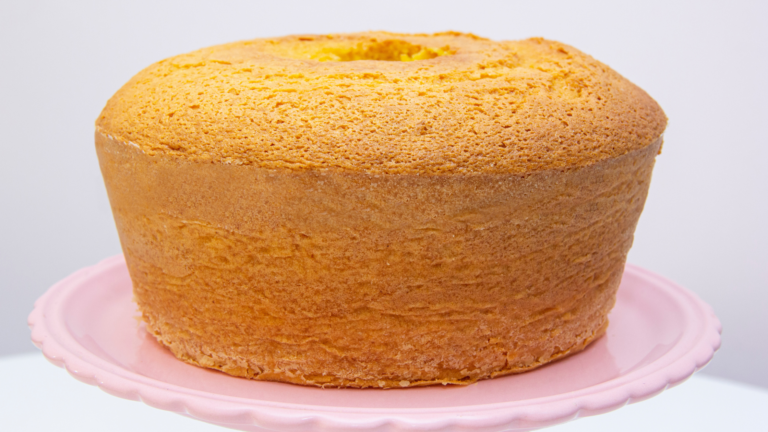 O delicioso bolo de cenoura: aprenda a fazer essa sobremesa clássica!