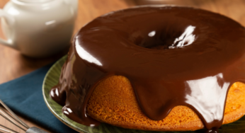 O delicioso bolo de cenoura com cobertura de chocolate: uma combinação irresistível!